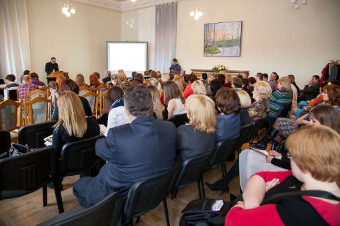 Unikāla konference Jelgavā pulcē ģimenes vērtību aizstāvjus
