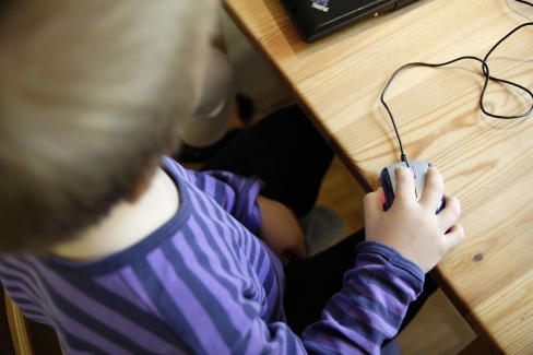 Parādīju saviem bērniem pornogrāfiju