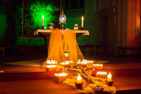 10 pārsteidzo&scaron;as lietas, kas notiek, ja tu biežāk piedalies adorācijā