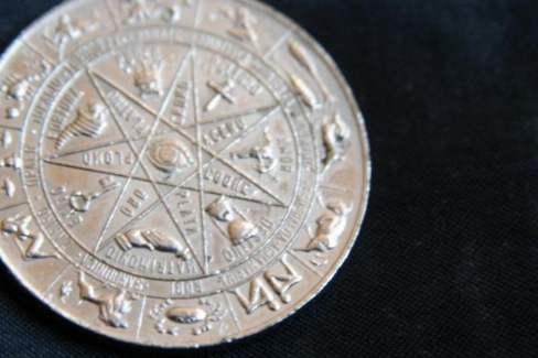 Absurds un manipulē&scaron;ana: zodiaka zīmes, astroloģija, horoskopi