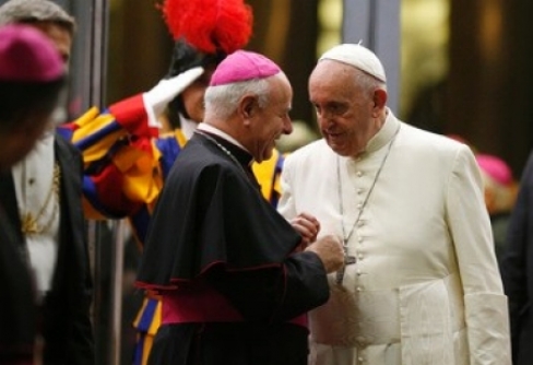 Vatikāna Pontifikālā Dzīvības Akadēmija mudina vakcinēt bērnus, neraugoties uz dokumentētiem nāves gadījumiem neilgi pēc dūriena