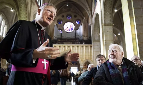Amsterdamas bīskaps: &ldquo;Nīderlandē sekularizācijas tendence ir stipra, bet Svētais Gars darbojas. Mēs nevaram izgudrot jaunu ticību.&rdquo;