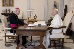 Bīskaps &Scaron;neiders vēr&scaron;as pie pāvesta Leons XIV ar lūgumu veidot tiltu starp Romu un FSSPX